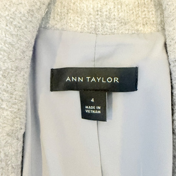 Ann Taylor Wool Plaid Blazer | Made in Portugal Size 4 - Gray - Picture 7 of 8